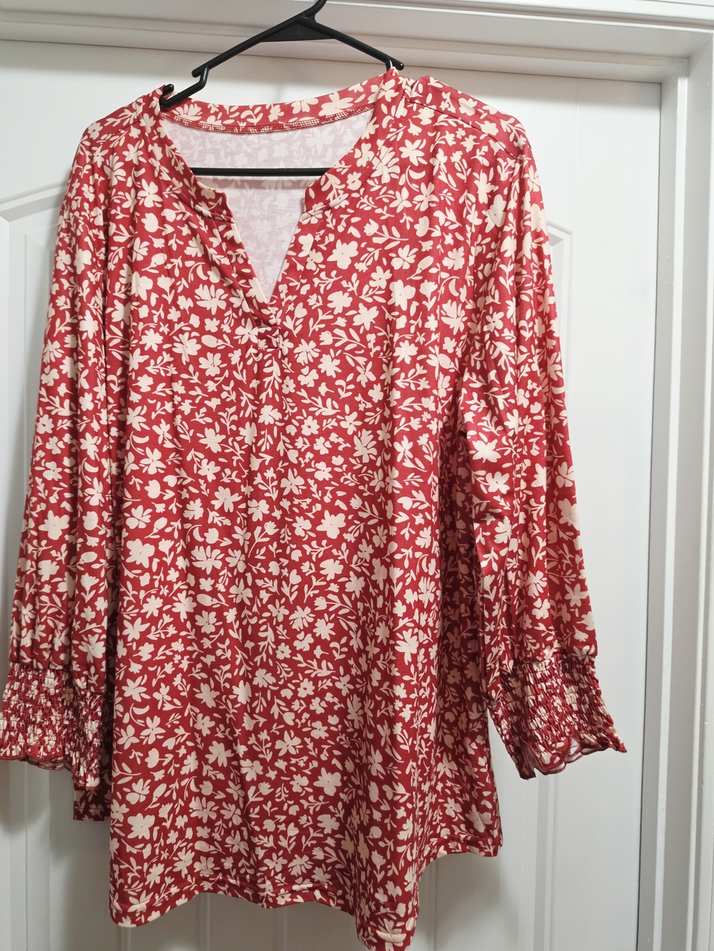 Women’s Red Floral V-Neck 3/4 Sleeve Top